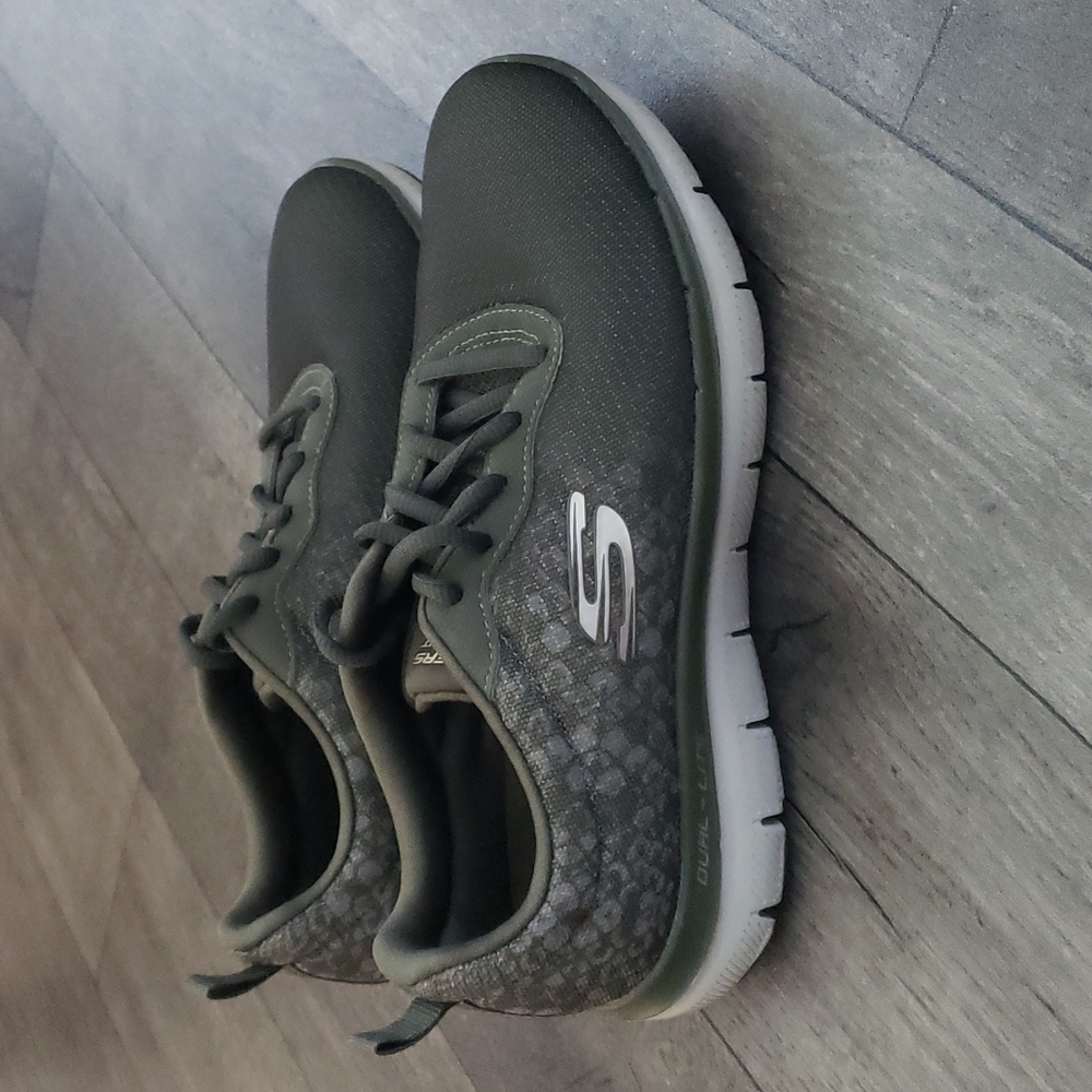 Skecher green sneakers 6